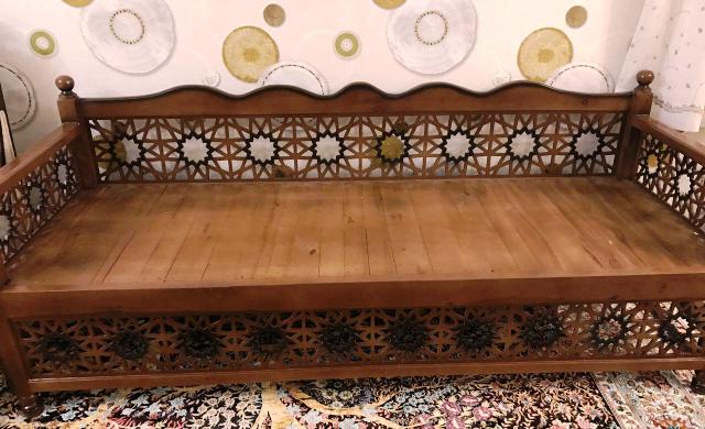تخت سنتی چوبی دست دوم