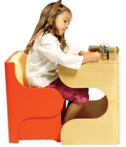 میز و صندلی استاندارد برای مطالعه