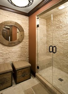 نفیس و الهام حمام با دیوارهای سنگی