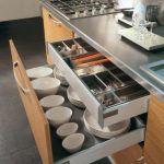 کابینت‌های جادار و مدرن آشپزخانه