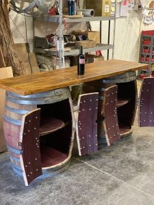 میز بار ساخته شده از بشکه چوبی