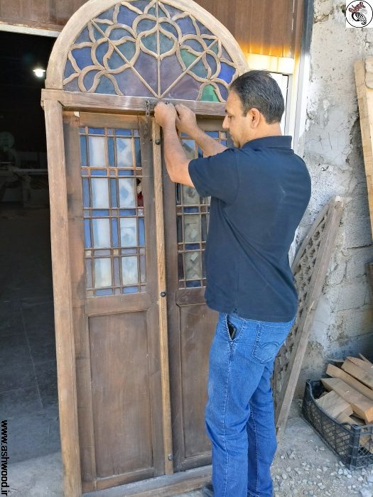 درب چوبی قدیمی , مرمت شده توسط گروه فن و هنر