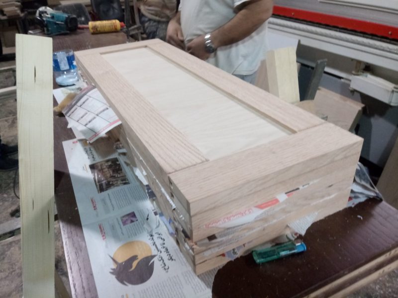 ساخت درب کابینت چوب بلوط , انواع کابینت چوبی ، نوع چوب چوب گردو ، راش ، بلوط ، ملچ , ساخت کابينت چوبي آشپزخانه . کابينت چوبي