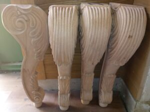 پایه میز تحریر کلاسیک از چوب راش که توسط هنرمندان منبت کار , منبت کاری شده