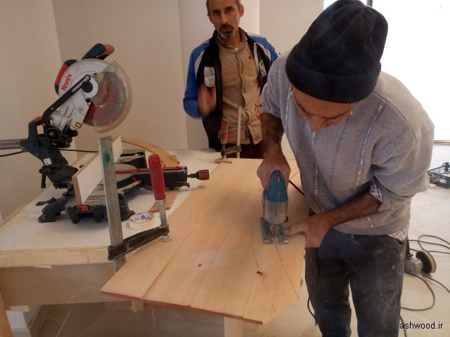 اجرای هندریل و دست انداز پله چوبی در منطقه پلور , نمونه کار