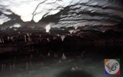 غار نمکی و ساحل نمکدان در جزیره قشم، عکس از آنوبانینی