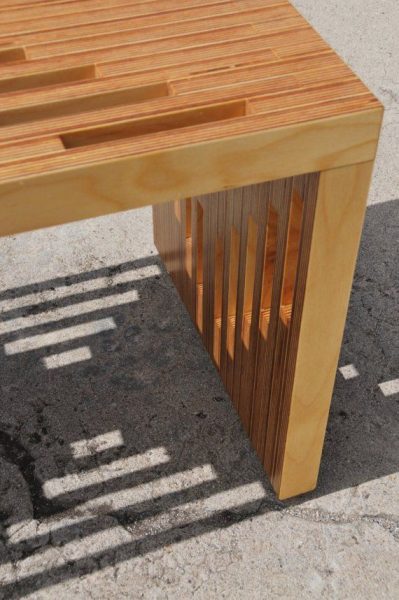 میز ساخته شده از ورق پلای وود