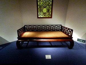 نیمکت دوره مینگ در موزه شانگهای 