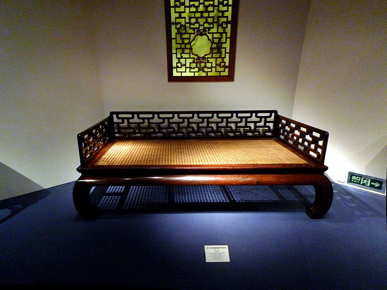 میز حکاکی شده چینی متعلق به سلسله مینگ