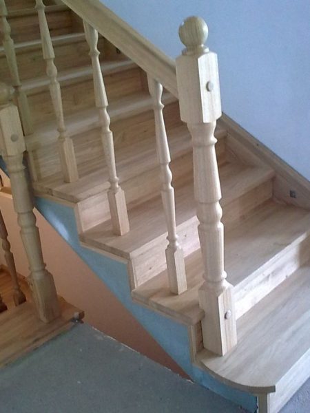 اجرای کف پله و نرده چوبی پله ، نصب و براورد قیمت انواع پله چوبی 