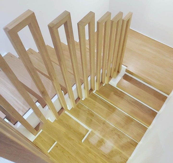 نرده چوبی جالب برای پله های چوبی مدرن