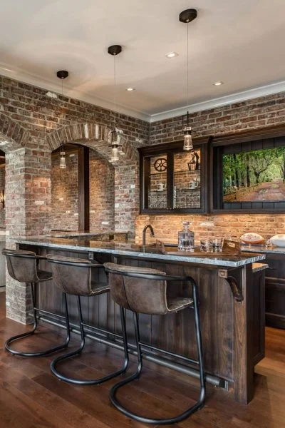 میز کانتر بار آشپزخانه با دیوار های سنگی سبک روستیک و سنتی