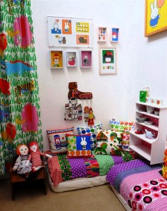 دکوراسیون اتاق کودک ، باکس کوچک دیواری و کمد قفسه بندی شده