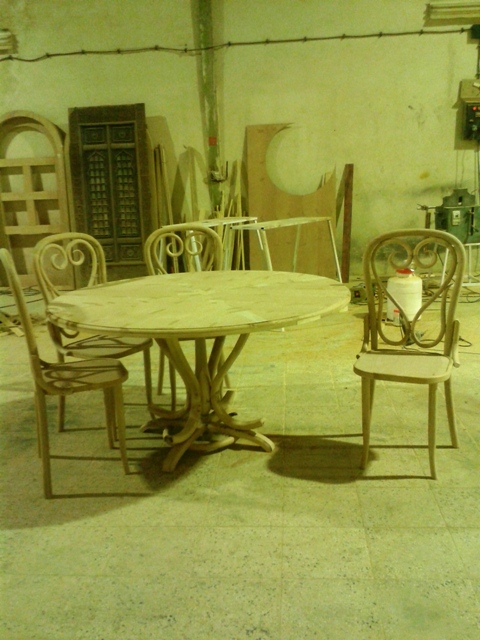 نمونه کار صندلی لهستانی با میز سبک تونت