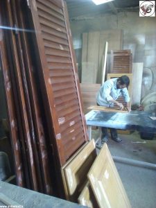 کارگاه گروه فن و هنر ایران زمین ، ساخت درب ، میز و صندلی چوبی