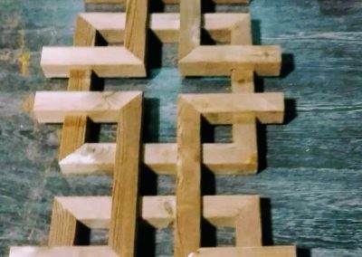 نیمکت ساخته شده از چوب ترمووود ، تلفیق مشبک سبک مدرن و سنتی