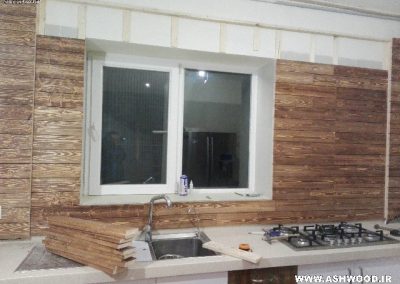 دیوار آشپزخانه ، دیوارکوب بین کابینتی چوب کاج روستیک