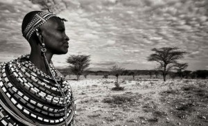 سفر به آفریقا بازدید از روستا ، قبیله و فرهنگ سنتی افریقایی عکس یک زن samburu