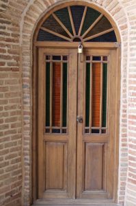 درب چوبی سبک قدیمی , درب سنتی چوبی , درب چوبی سنتی اتاق , درب چوبی سنتی قدیمی , درب و پنجره سنتی چوبی , قیمت درب چوبی سنتی