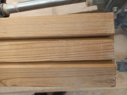 نمای روبروی اجرای چوب های ترمووود بصورت دو لایه 