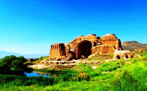 از بناهای ساسانی در قرن سوم میلادی ، کاخ اردشیر در فیروزآباد است . The Palace of Ardashir Pāpakan - کاخ اردشیر بابکان یا آتشکده فیروز آباد