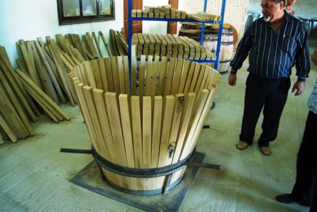 ساخت بشکه چوبی