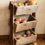 قفسه چوبی برای نگهداری سیب زمینی و پیاز