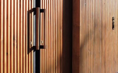 درب ورودی ساختمان چوب و فلز سبک مدرن