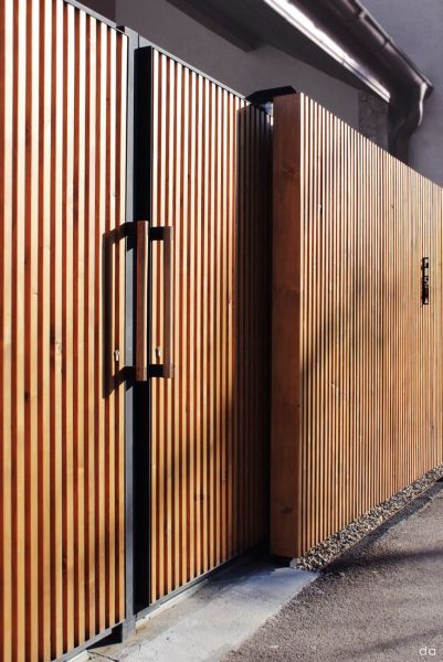 مدل درب ورودی ساختمان مدرن چوب و فلز 