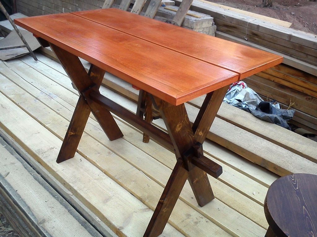 میز چوبی سبک قدیمی اثر مینیمالیسم