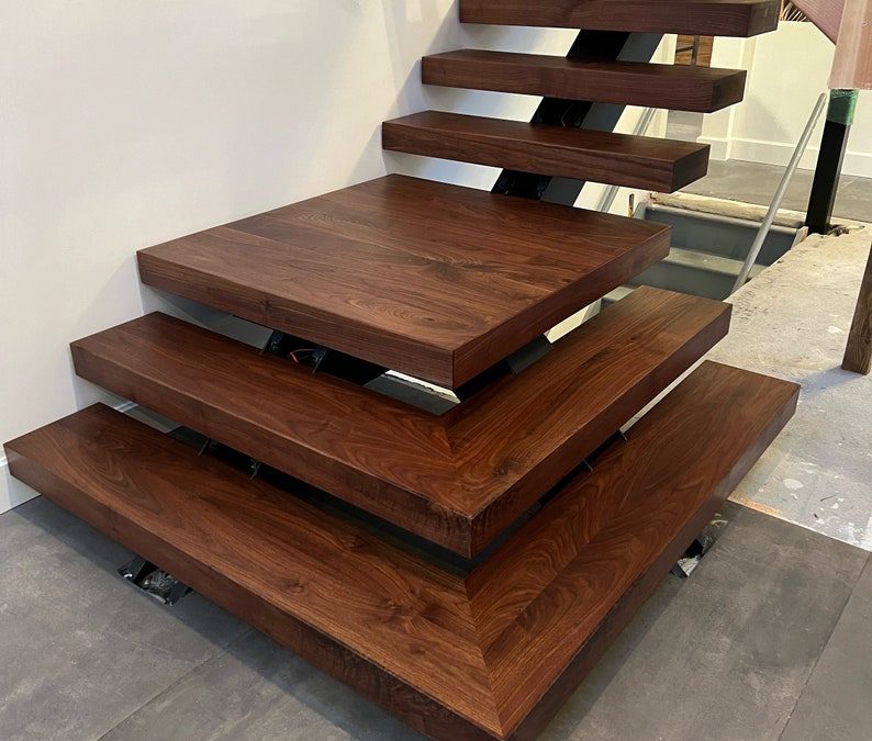 کف پله چوبی: زیبایی، گرما و استحکام در خانه شما