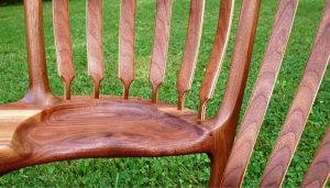 صندلیهای چوبی دسته دار