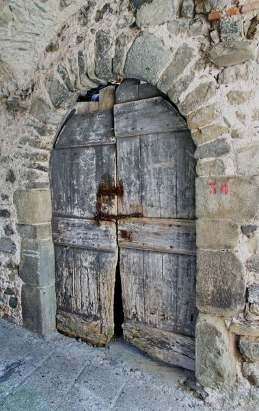 درب چوبی قدیمی