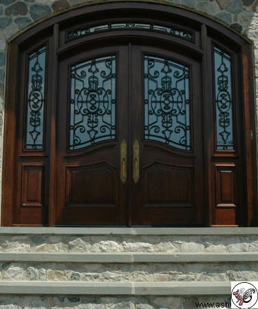 مدل درب ورودی چوبی ساختمانی و ویلایی , زیباترین مدل های درب ورودی برای ساختمان شیک و مدرن و کلاسیک