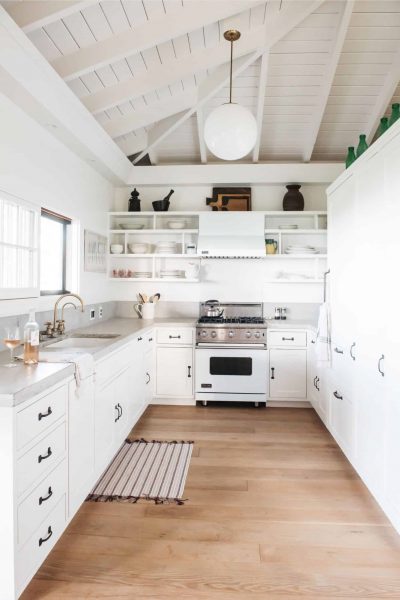 آشپزخانه چوبی کاملا سفید