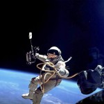 ادوارد هیگینز ویت در حال راهپیمایی فضایی، جمینای ۴
