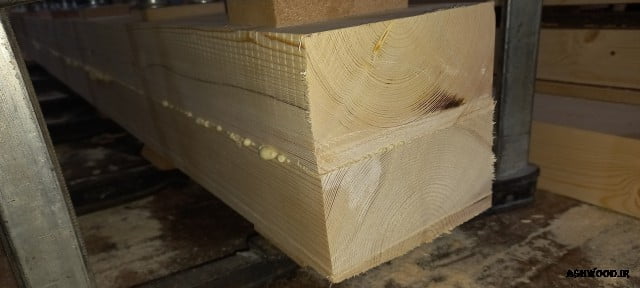 الاچیق ساخته شده با تیر چوبی 