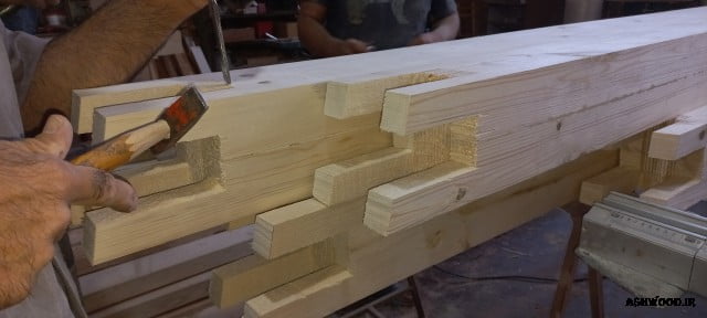الاچیق ساخته شده با تیر چوبی