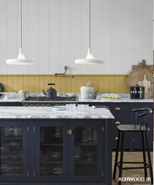 آشپزخانه آبی با نوار زرد