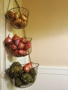 ذخیره سازی سیب زمینی و پیاز در آشپزخانه