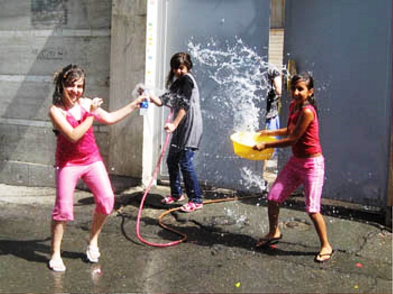جشن ایرانیان Iranians celebrate جشن آبپاشان celebrate sprinklers