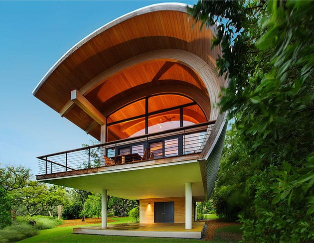 خانه چوبی با سقف منحنی