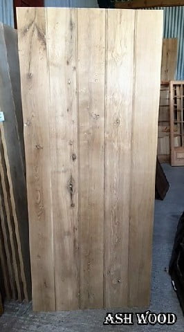 درب چوبی ساخته شده از الوار و تخته