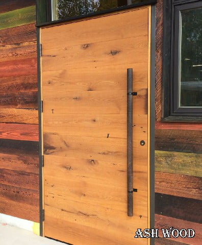 درب چوبی ساخته شده از الوار و تخته 