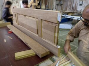 طراحی و ساخت درب تمام چوب ساج