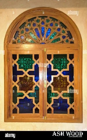عکس درب چوبی قوس دار هلالی