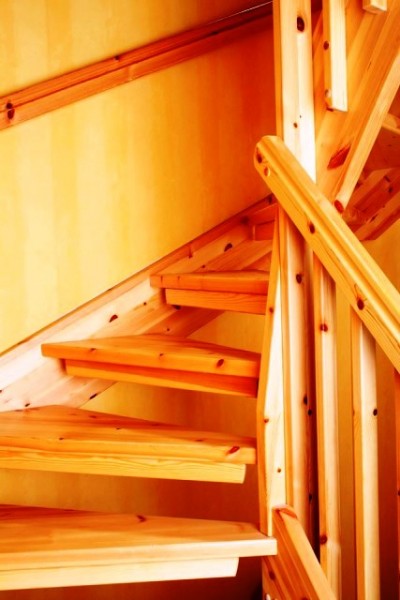 پله چوبی ، پلکان چوبی ، اجرای انواع کف پله و نرده و دسته نرده چوبی 