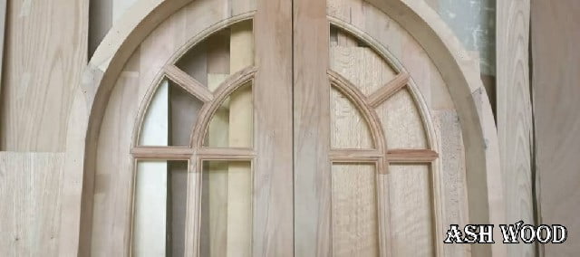 مدل درب چوبی قوس دار با چوب راش 