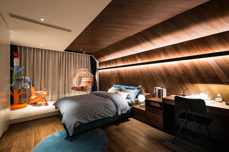 دکور اتاق خواب معاصر با طرح های دیوارکوب چوبی و چراغ های LED