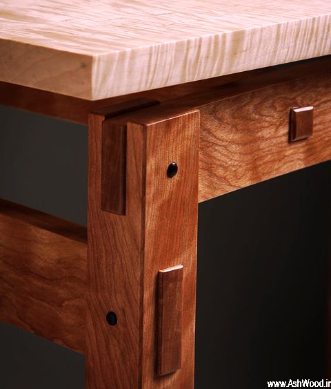 دکوراسیون آنتیک چوبی ، میز چوبی